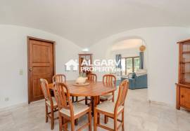 Spacious 5-Bedroom Villa on the Golf with Sea Views in Vilamoura Spacious 5-Bedroom Villa on the Golf with Sea Views in Vilamoura