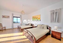 Spacious 5-Bedroom Villa on the Golf with Sea Views in Vilamoura Spacious 5-Bedroom Villa on the Golf with Sea Views in Vilamoura