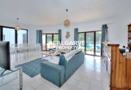 Spacious 5-Bedroom Villa on the Golf with Sea Views in Vilamoura Spacious 5-Bedroom Villa on the Golf with Sea Views in Vilamoura