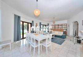 Spacious 5-Bedroom Villa on the Golf with Sea Views in Vilamoura Spacious 5-Bedroom Villa on the Golf with Sea Views in Vilamoura