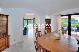 Spacious 5-Bedroom Villa on the Golf with Sea Views in Vilamoura Spacious 5-Bedroom Villa on the Golf with Sea Views in Vilamoura