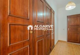 Spacious 5-Bedroom Villa on the Golf with Sea Views in Vilamoura Spacious 5-Bedroom Villa on the Golf with Sea Views in Vilamoura