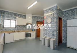 Spacious 5-Bedroom Villa on the Golf with Sea Views in Vilamoura Spacious 5-Bedroom Villa on the Golf with Sea Views in Vilamoura