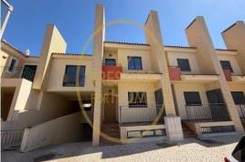 5 Bedroom Villa with Pool and Closed Garage in Private Condominium – Boliqueime