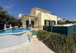 Charming detached house for sale in Loulé, in a highly sought-after residential area. Charming detached house for sale in Loulé, in a highly sought-after residential area..