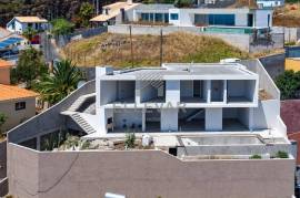 3 BEDROOM VILLA WITH POOL WITH SEA VIEW IN CALHETA