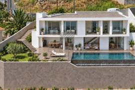 3 BEDROOM VILLA WITH POOL WITH SEA VIEW IN CALHETA