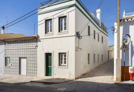 Tavira center– Recent charming 2+1 bedroom house with mediterranean garden and terraces