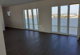 Duplex in the First Line - T3+1 - New - Montijo