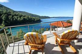 KORČULA, GORGEOUS VILLA WITH SWIMMING POOL, ON THE SEAFRONT