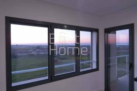 T3 / New / Excellent Finishes / Generous Areas / Box