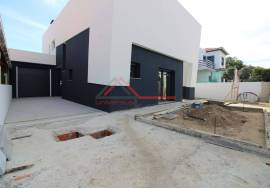 Oleiros - Excellent V4 in the final stages of finishing!