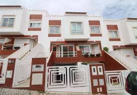 3 bedroom townhouse with garage - Vale Flor, Almada