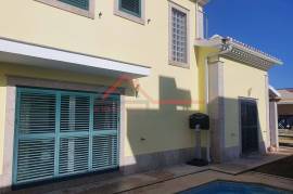 Semi-Detached 3 + 1 Bedroom Villa with Pool - Oleiros, Azeitão