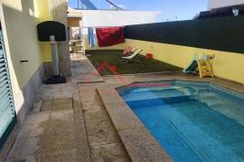 Semi-Detached 3 + 1 Bedroom Villa with Pool - Oleiros, Azeitão