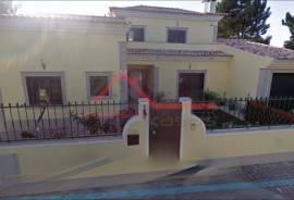 Semi-Detached 3 + 1 Bedroom Villa with Pool - Oleiros, Azeitão
