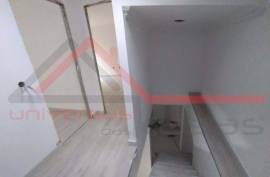 Townhouse T2 duplex, fully renovated, riverside area., Barreiro.