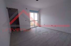 Townhouse T2 duplex, fully renovated, riverside area., Barreiro.