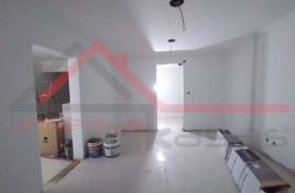 Townhouse T2 duplex, fully renovated, riverside area., Barreiro.