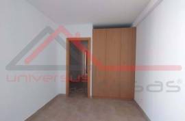 T3 refurbished in a building with elevator in the central area. Montijo