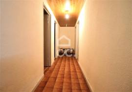 Single storey villa with 3 bedrooms located in a village next to the river beach of Fragas de São Simão.