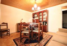 Single storey villa with 3 bedrooms located in a village next to the river beach of Fragas de São Simão.