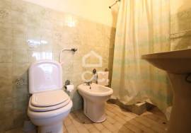 Single storey villa with 3 bedrooms located in a village next to the river beach of Fragas de São Simão.