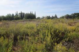 Plot of 1.212 m2 for construction of a villa with pool and gardens, directly on a golf course.