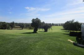 Plot of 1.212 m2 for construction of a villa with pool and gardens, directly on a golf course.