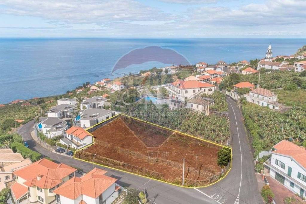 Land 1326m2