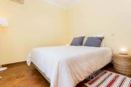 T2 Villa With Private Pool For Sale In Burgau