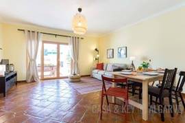 T2 Villa With Private Pool For Sale In Burgau