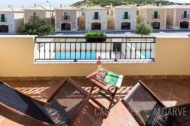 T2 Villa With Private Pool For Sale In Burgau
