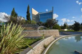 Premium office building in Parque dos Poetas, Oeiras