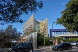 Premium office building in Parque dos Poetas, Oeiras