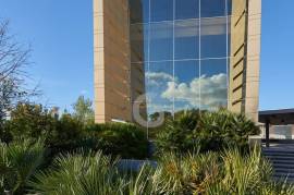 Premium office building in Parque dos Poetas, Oeiras