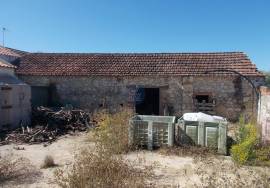 Warehouses with 299 m2 with Backyard in Rural Environment.