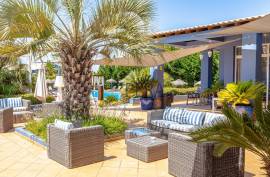 Resort hotel for sale in Praia da Luz, Lagos