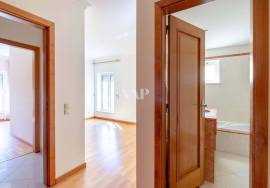 VILAMOURA - 3 bedroom Apartment located in a closed condominum with security
