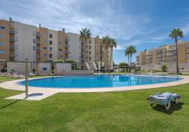 VILAMOURA - 3 bedroom Apartment located in a closed condominum with security