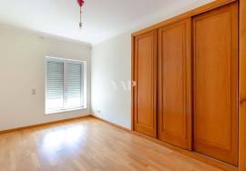 VILAMOURA - 3 bedroom Apartment located in a closed condominum with security