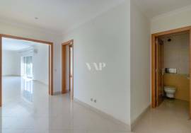 VILAMOURA - 3 bedroom Apartment located in a closed condominum with security