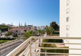 VILAMOURA - 3 bedroom Apartment located in a closed condominum with security