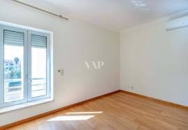 VILAMOURA - 3 bedroom Apartment located in a closed condominum with security