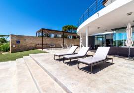 5+2 bedroom villa for sale in Vilamoura, with heated pool