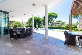 5+2 bedroom villa for sale in Vilamoura, with heated pool