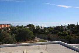 CARVOEIRO - New 3 +1 bedroom villa in final phase of construction