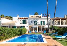 3+2 bedroom villa for sale in Vilamoura, with private pool