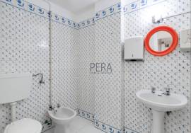 Spacious duplex shop for sale in Albufeira Centre