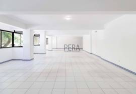 Spacious duplex shop for sale in Albufeira Centre